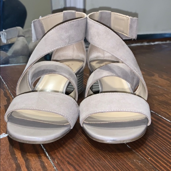 ‼️SOLD‼️Heels - 6M - Picture 4 of 7